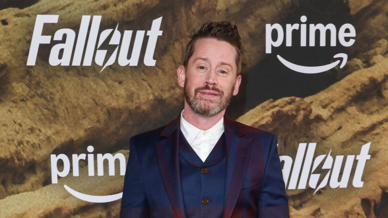 Macaulay Culkin, din nou copil de Crăciun. Actorul din „Singur acasă” a mers la Disneyland