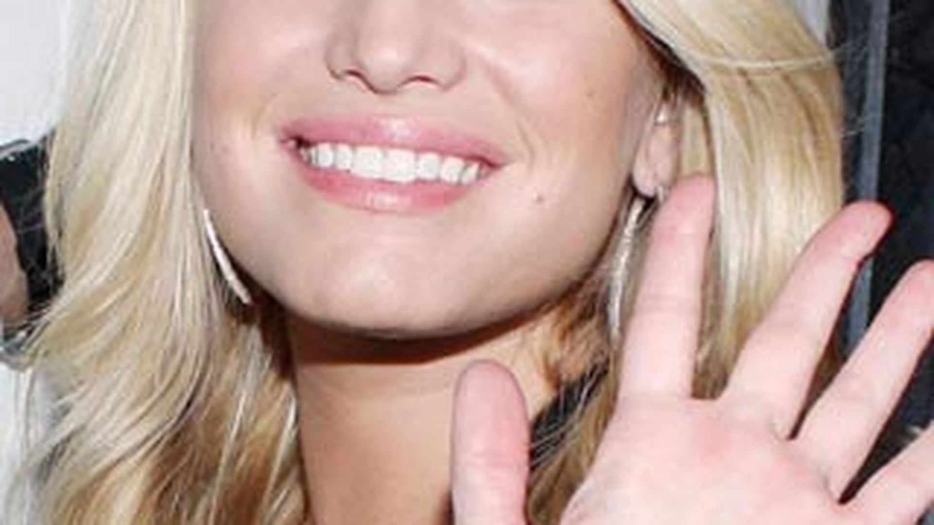 Jessica Simpson nu prea se spala pe dinti! "Folosesc pulovarul sau apa de gura"