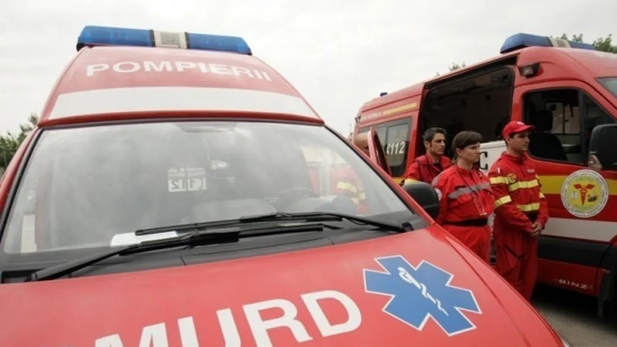 Grav accident în Vrancea. Cinci persoane rănite după ce o ambulanță și o autoutilitară s-au ciocnit