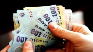 Cât se câștigă în turism în 2026. Salariile ospătarilor, recepționerilor și ghizilor turistici surprind