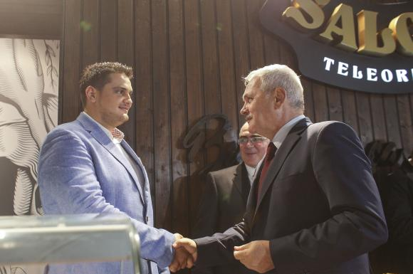 Liviu Dragnea și-a însurat fiul! CANCAN.ro transmite LIVE imagini de la cel mai așteptat eveniment