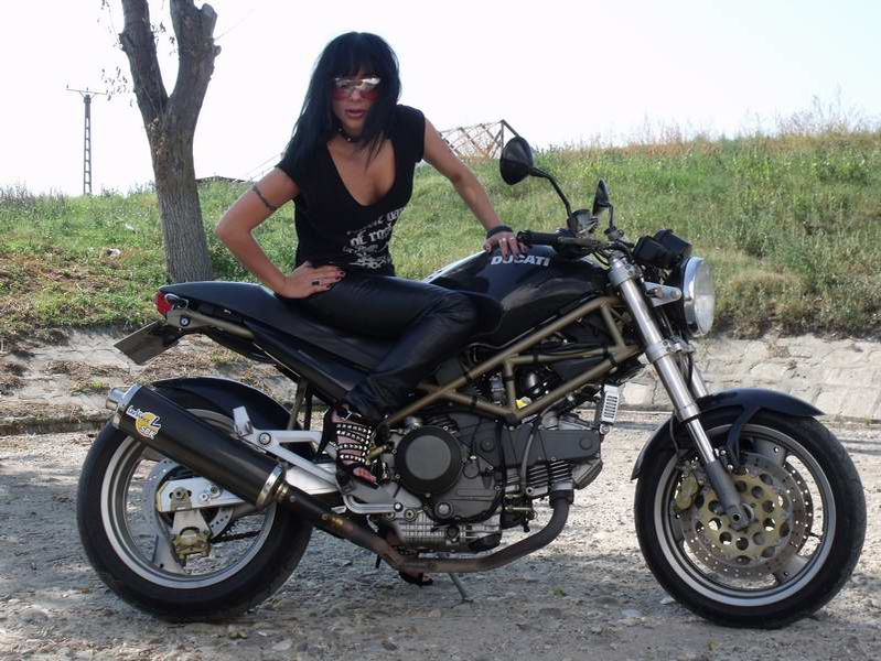 Ioana, în Brăila, la ferma din Însurăței pe Ducati-ul propriu