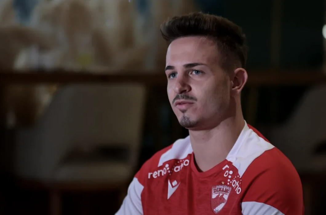Atacantul lui Dinamo schimbă „terenul”: a marcat decisiv în viaţa personală! „Se lasă cu lacrimi”