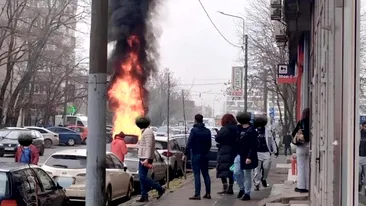 De ce a ars femeia din mașina cuprinsă de flăcări în București, iar bărbatul a scăpat. Cum s-a petrecut tragedia