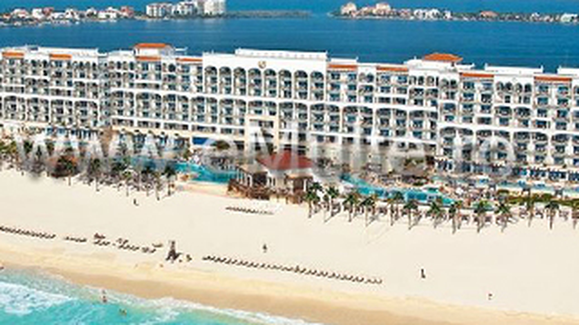 Fostul sofer al lui Moni lucreaza la un hotel de 5 stele in Cancun: “Strainii mi-au dat o sansa sa fac ceva"