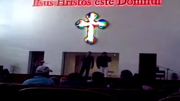 O secta religioasa a chemat doi manelisti in biserica ca sa-i bucure pe enoriasi