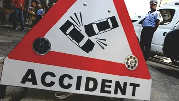 Accident spectaculos în Cluj! Trei persoane rănite după ce maşina în care erau s-a răsturnat