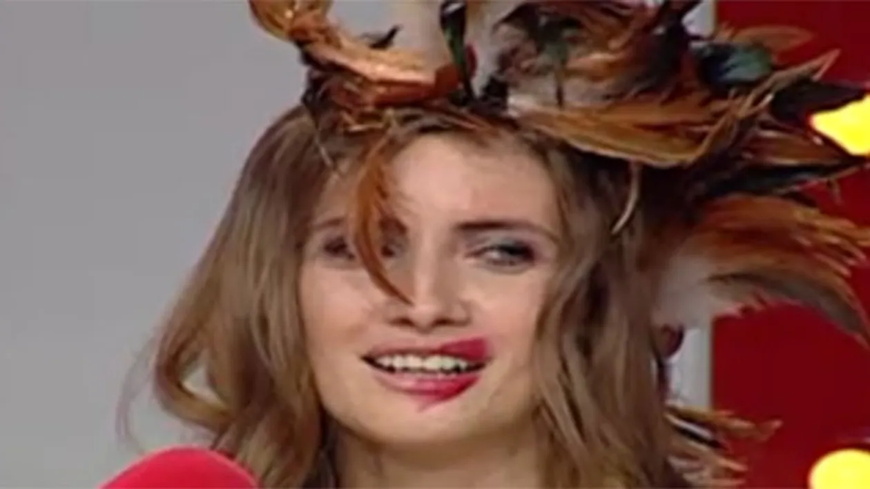 Transformarea Iuliei Albu. Cum a ajuns din fetita blonda si inocenta sa se urateasca singura si sa i se spuna Doamna cu gaina