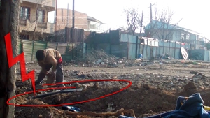S-a deschis sezonul de vanatoare la fier vechi! Vezi cat de aproape de moarte sunt copiii exploatati in cimitirele de fiare vechi!