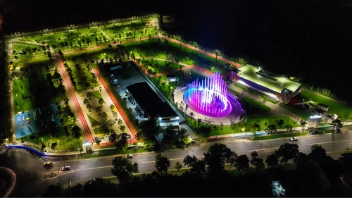 Comunicat: De ziua Bucureștiului, comunitatea Sectorului 4 a dăruit Capitalei un nou parc Primarul Daniel Băluță a anunțat și construirea unui aeroport în sudul orașului