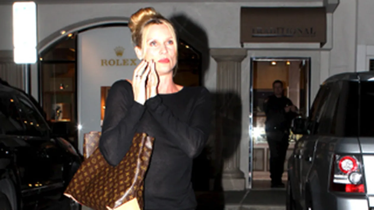 O actrita celebra a mers la restaurant fara sutien! Vedeti aici despre cine este vorba