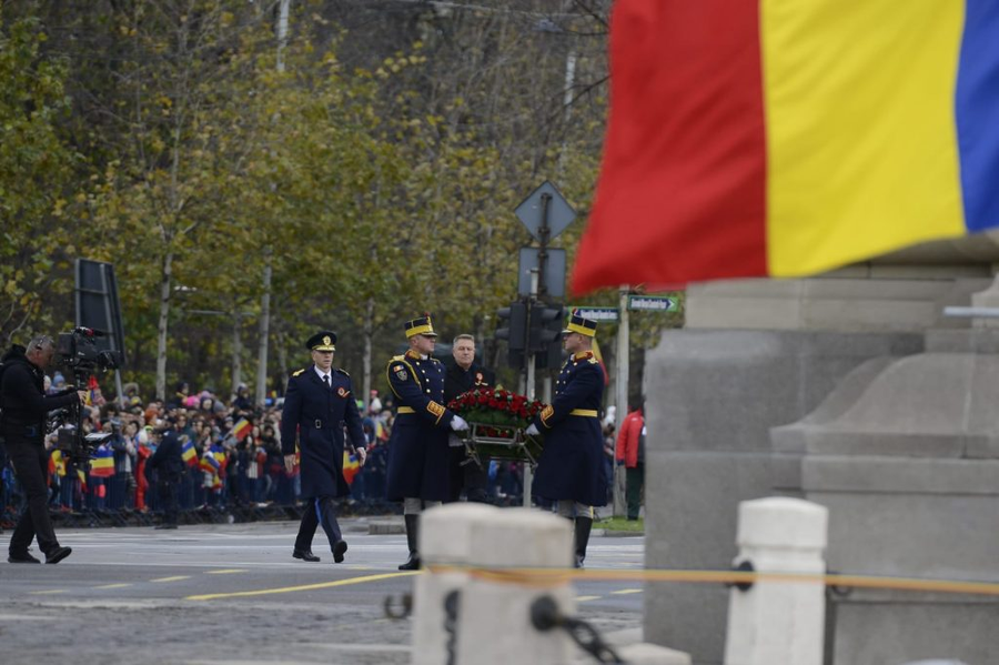 Şeful statului a depus o coroană de flori la Arcul de Triumf © CANCAN.RO