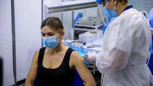 Simona Halep, criticată dur după vaccinare. Maioul negru purtat de campioană a stârnit mare vâlvă