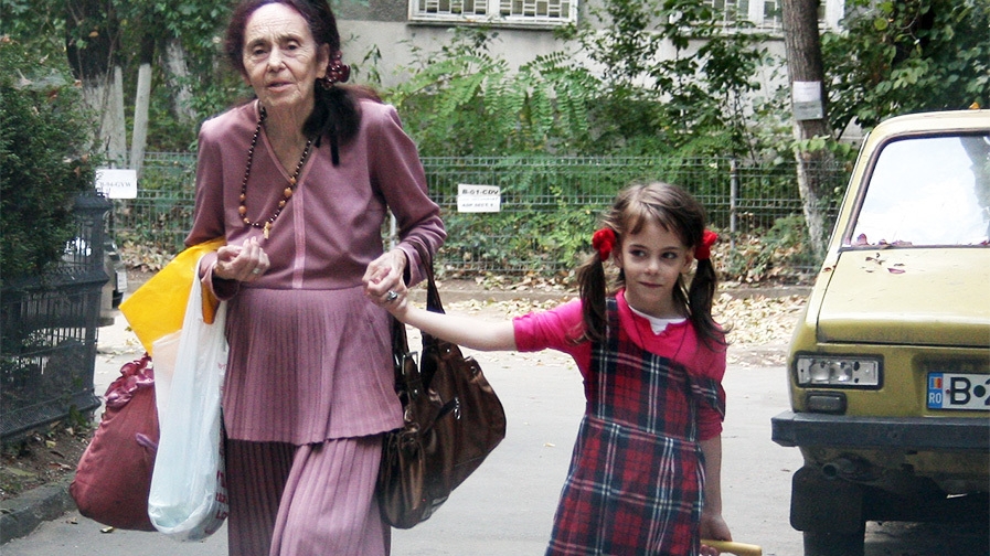 Adriana Iliescu şi-a scăpat fiica de sub control! Uite ce mesaje postează pe Facebook şi cum plănuieşte să chiulească de la şcoală