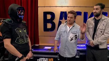 Surpriză! Cine e, de fapt, bărbatul care a venit deghizat în Carla's Dreams azi-noapte, la Românii au Talent. E foarte cunoscut!