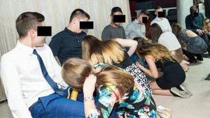 BOMBĂ ÎN SCANDALUL SEXUAL BANANA! Nimeni nu a observat un detaliu al scenelor explozive