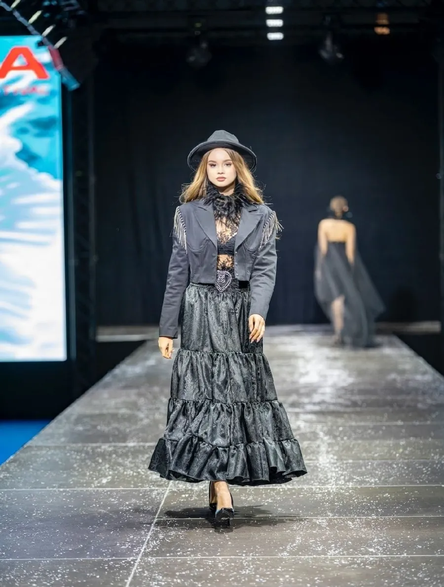 Colecția Black Opulence prezentată în cadrul evenimentului Pasarela