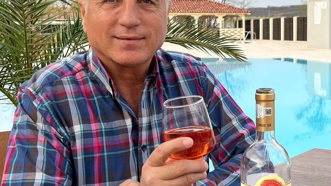 Constantin Enceanu angajează bucătari pentru restaurantul său, dar se pare că nu a fost luat în serios: ”Cu salariul ăsta faci firma de râs”. Cu cât vrea să își plătească angajații