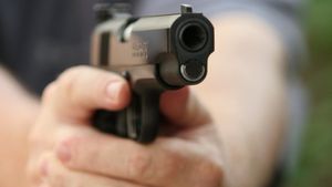 Olt: Poliţistul care s-a împuşcat se află în comă de gradul III, la un spital din Craiova