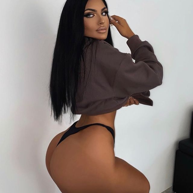 Cei peste 13.000 de urmăritori se pot declara mulțumiți de conținutul pe care Milana îl încarcă pe Instagram
