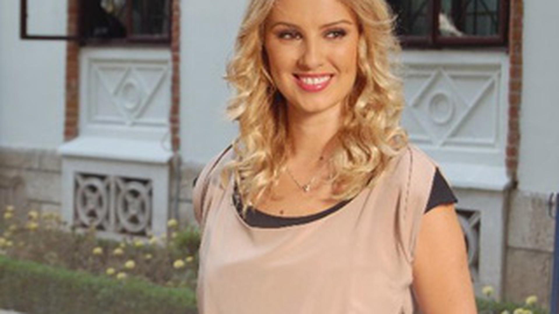 Daiana Anghel a fost scoasa din sarite in trafic: "Am dat peste un imbecil la volanul unei decapotabile"