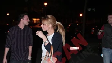 Piticu' si Magda Palimariu fug de aparatele foto