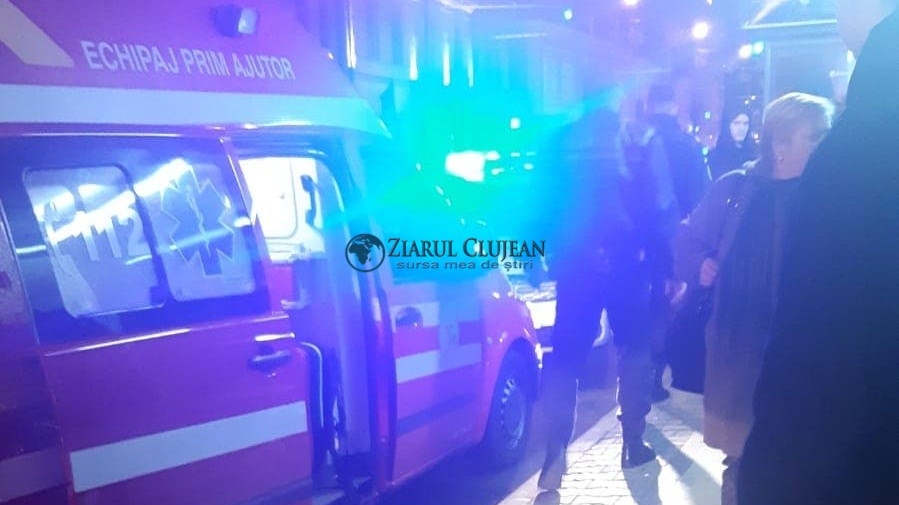 Un tânăr din Cluj, înjunghiat în spate și tăiat de față! Agresorul a reușit să scape