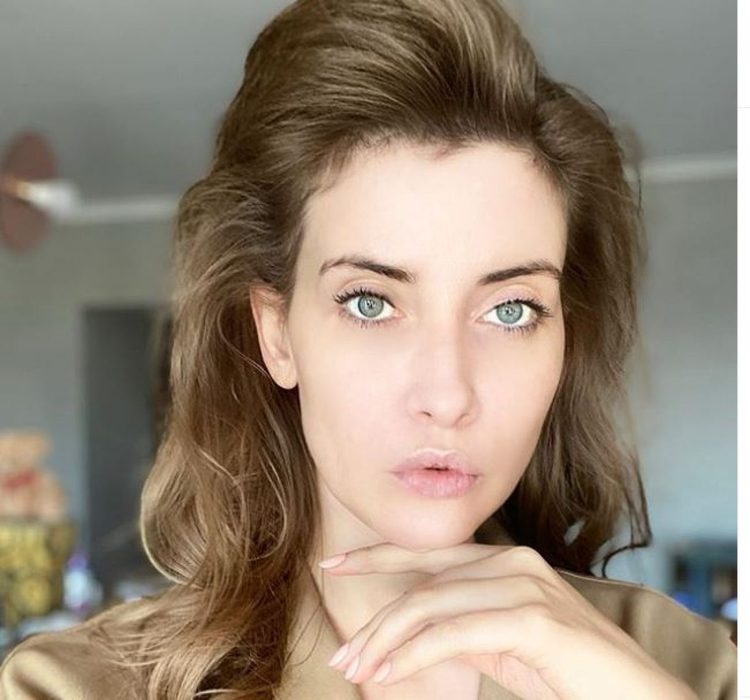 După divorț, Iulia Albu a păstrat numele fostului soț. Ce scria înainte în buletinul vedetei