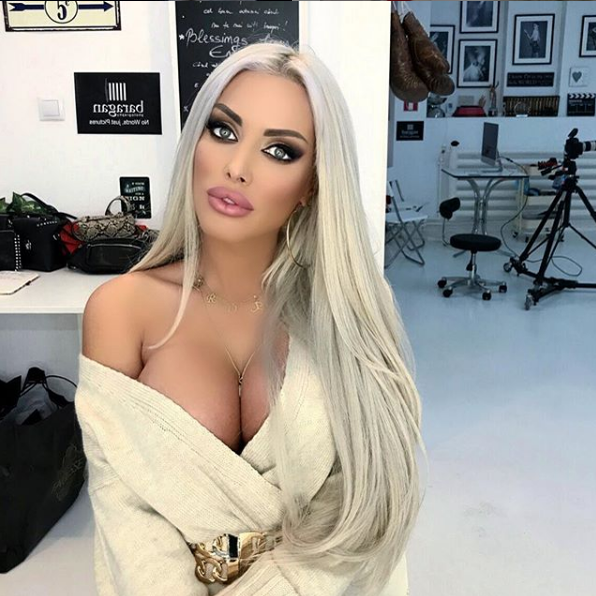 Gafă rușinoasă. Loredana Chivu, pătată în zona intimă
