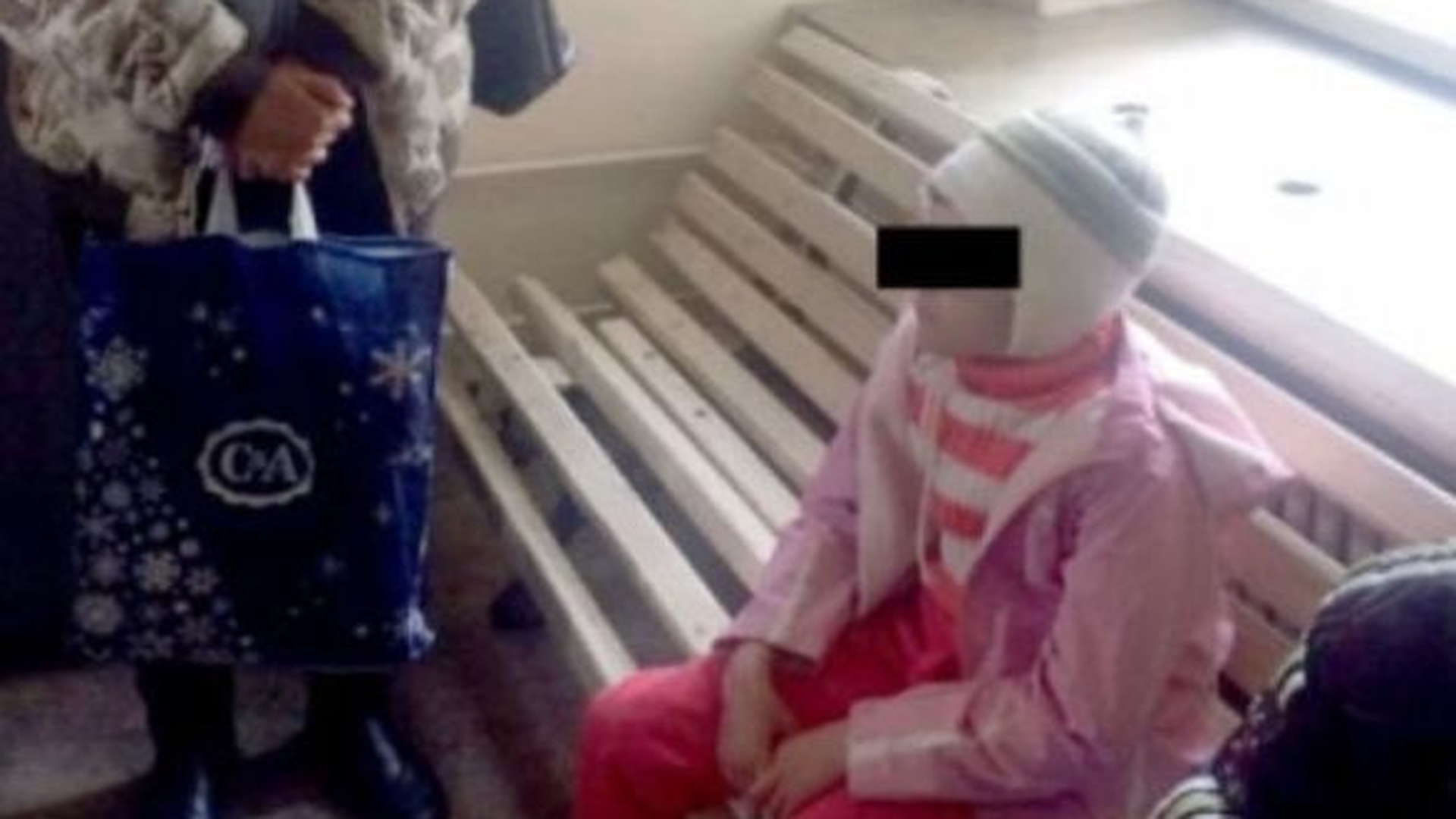Fetiţa bolnavă de cancer ai cărei părinţi au refuzat să o ducă la spital rămâne în custodia lor! Medicii sunt rezervaţi cu privire la vindecarea copilei