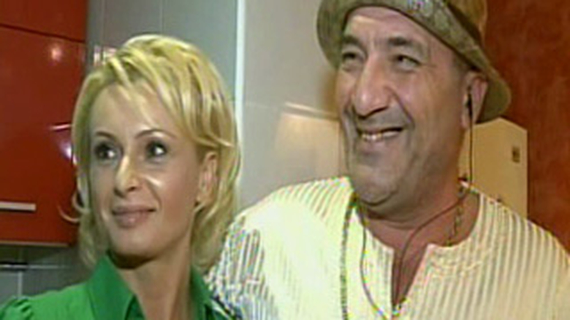 Iti vine sa crezi ca blonda asta focoasa este sotia lui Nelson Mondialu'? Uite ce are de spus despre barbatul ei special!
