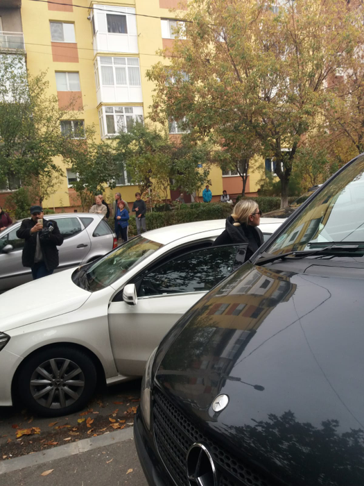 Lorena Balaci, transfigurată în ziua morții tatălui ei. Fiica sportivului a fost consolată de sora ei | FOTO