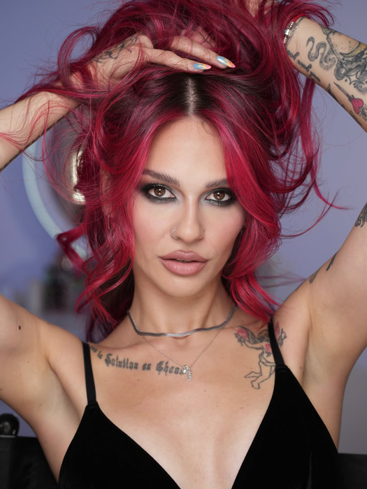 O recunoști? Fetița din fotografie este una dintre cele mai controversate influencerițe din România