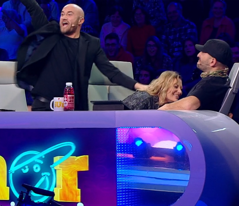 Mihai Bendeac și Delia Matache, filmați sărutându-se pe gură. Imaginile au fost difuzate din greșeală de Antena 1
