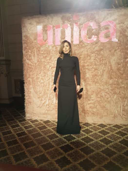 Carmen Brumă, cu zona intimă la vedere pe covorul de la un eveniment. Când s-a întors cu spatele, lumea a amuțit