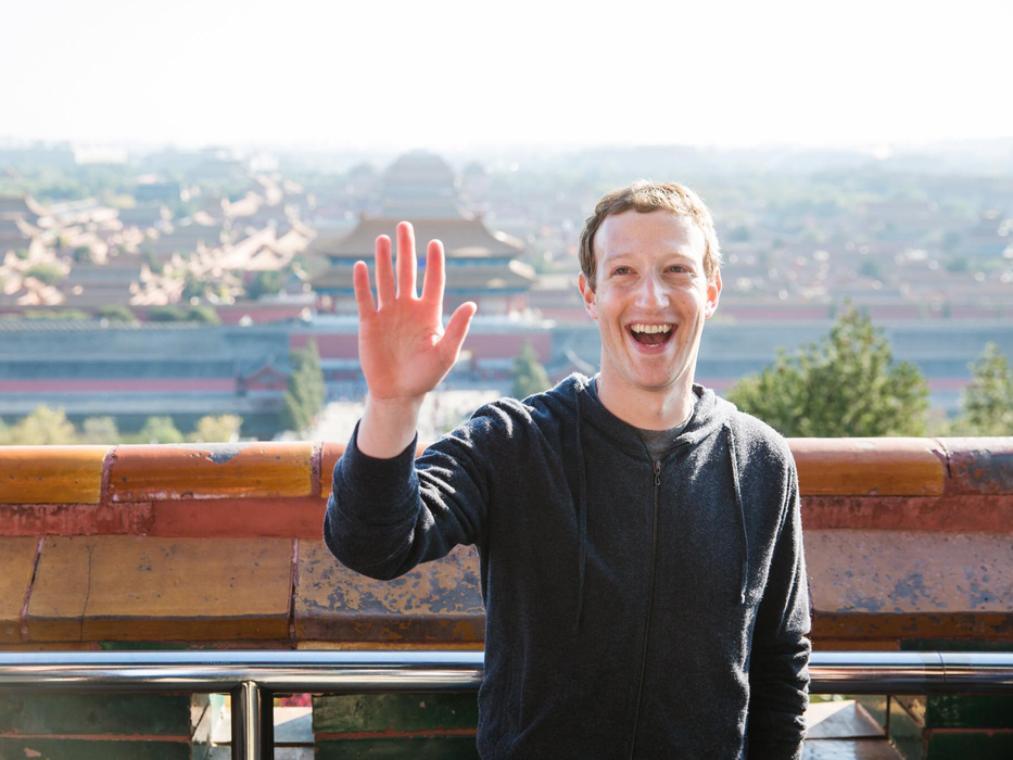 Mark Zuckerberg este din nou tătic! Soţia sa, Priscilla, a născut o fetiţă. Prima fotografie cu urmaşa fondatorului Facebook