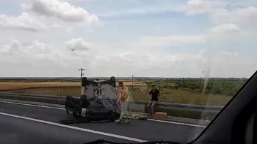 VIDEO. Accident teribil lângă Timișoara. S-a răsturnat cu mașina pe autostradă