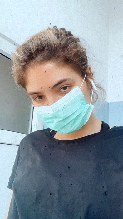 Infectată cu COVID-19 la doar 24 de ani, Catinca Neniu a rupt tăcerea de pe patul de spital. “Apă nu primim. La început, nu am dormit, nu am mâncat!”