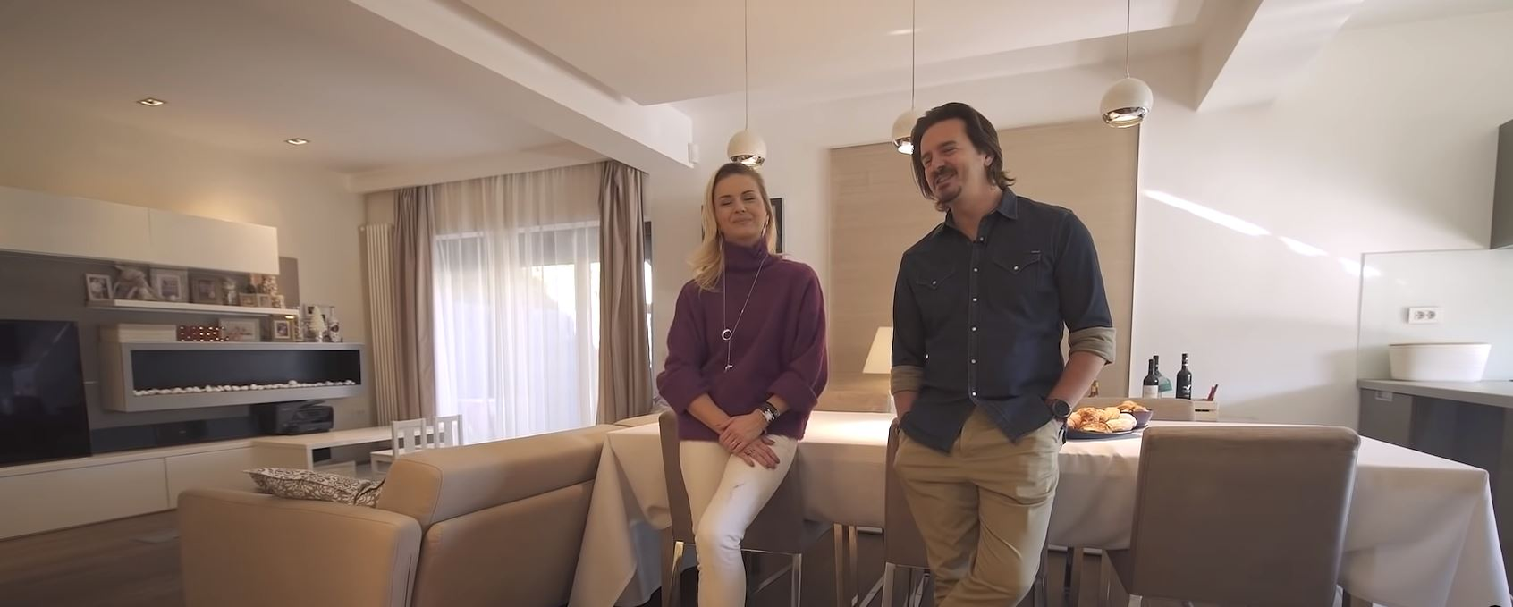 Imagini din vila în care locuiesc Elwira și Mihai Petre. S-au mutat în urmă cu mai bine de un deceniu. “Avem zonă de citit și loc de joacă pentru copii” | FOTO + VIDEO