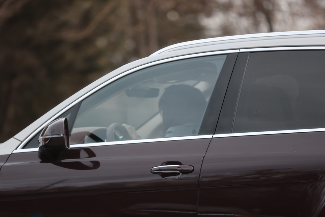 Malvina conduce un Bentley Bentayga de aproape 200.000 de euro (Foto: CANCAN.RO)