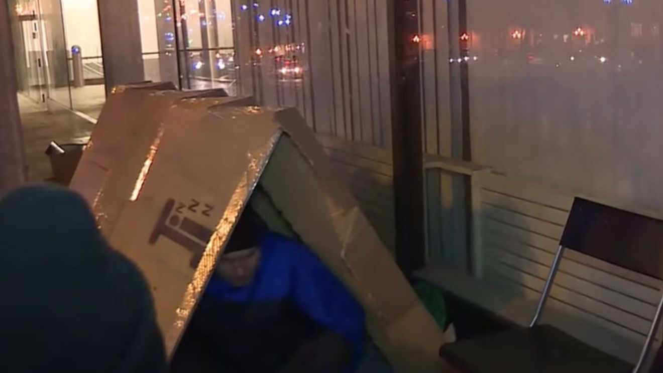 Suferința lui Ilie, românul care doarme pe străzile din Germania. Oamenii i-au găsit rudele din Botoșani