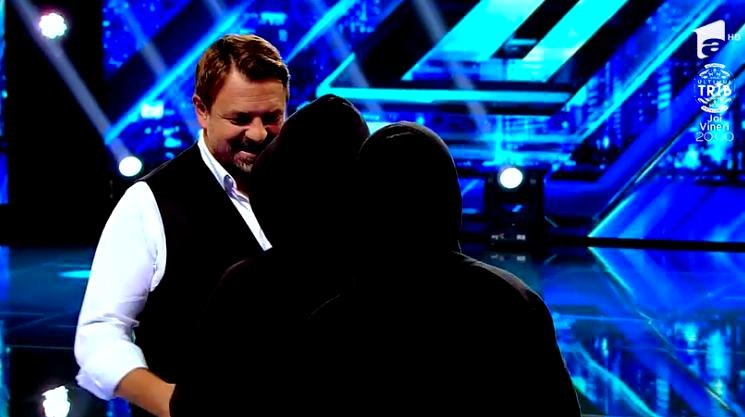 Carla’s Dreams, înlocuit la masa juraților de la “X Factor”, după ce paparazzii CANCAN.RO l-au surprins fără mască. Adevărul despre această decizie a artistului