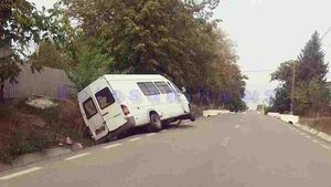 Un microbuz s-a răsturnat pe un drum din Teleorman. Bilanțul victimelor