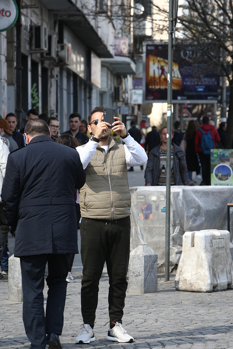 Nikos Vertis își face un selfie, în inima Bucureștiului