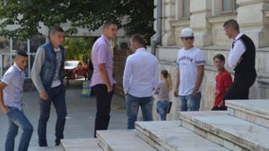 Cei șapte violatori din Văleni trăiesc în teroare! Amenințați cu castrarea și montarea unui…
