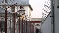 Răscoală la Penitenciarul Giurgiu. Deţinuţii au incendiat mai multe obiecte în celule

