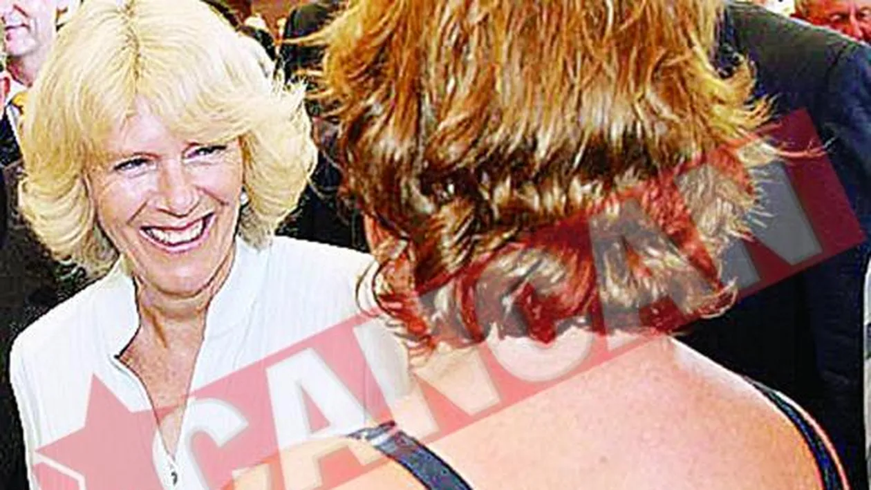 Charles si Camilla, intampinati de o femeie in bikini