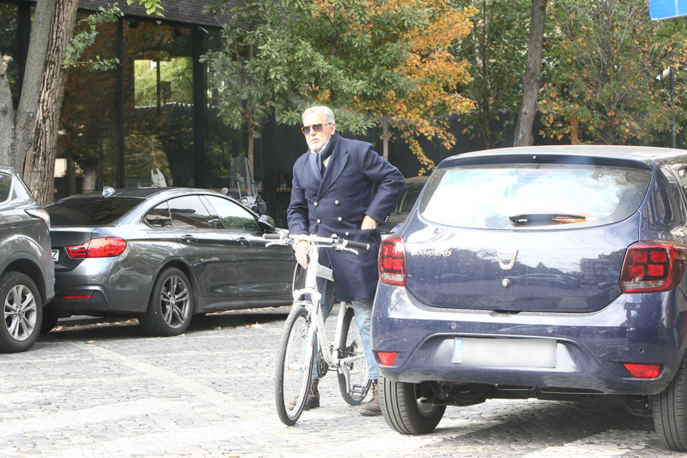 Ilie Năstase a renunțat la mașină și la scuter, din cauza cărora a avut probleme, și a ales bicicleta