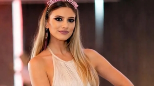 Andreea Sîrbu, o asistentă ATI din Târgu-Jiu, a fost găsită moartă în casă. O fetiță de 7 ani a rămas acum orfană de mamă