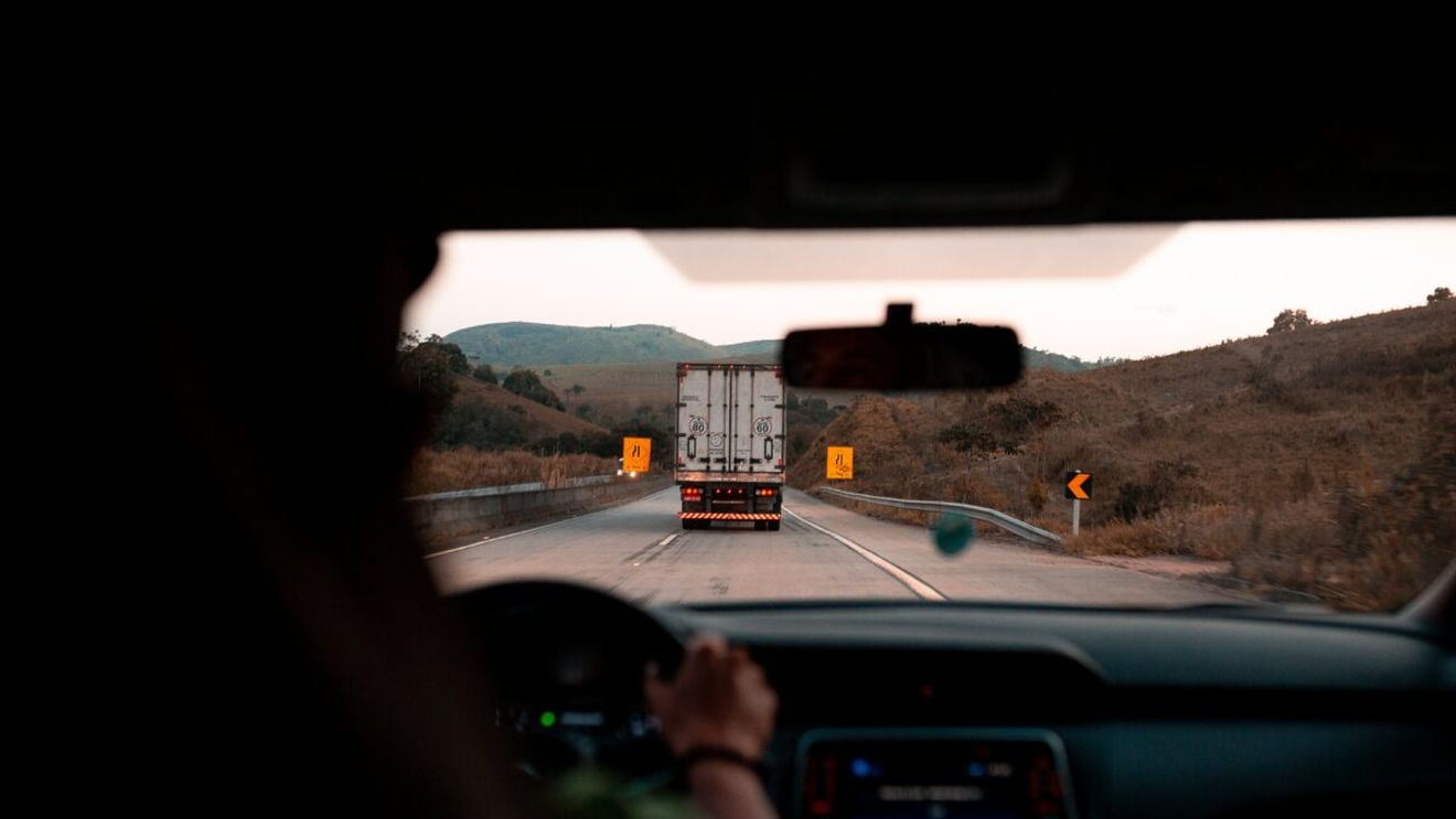 Legea care îi va nemulţumi pe şoferi! Noi reguli pentru taxele de drum. Vor fi mai mari